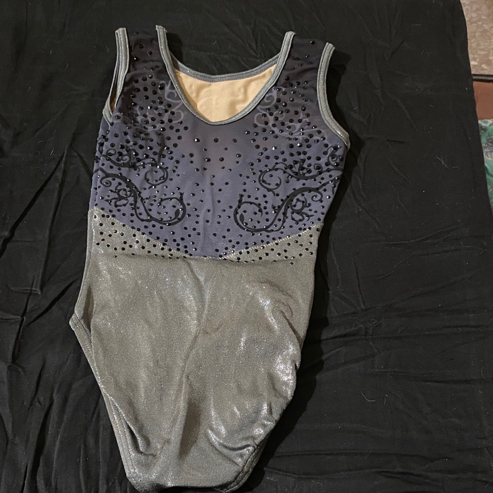 QUATRO. Girls' Metallic Gray and Black Gymnastics Leotard - Picture 2 of 8